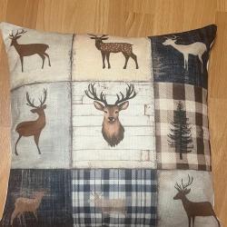 Coussin motif cervid&eacute;s