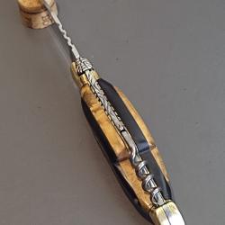 COUTEAU LAGUIOLE, THIERS, manche BOIS &Eacute;B&Egrave;NE ET BUIS, guilloch&eacute;.