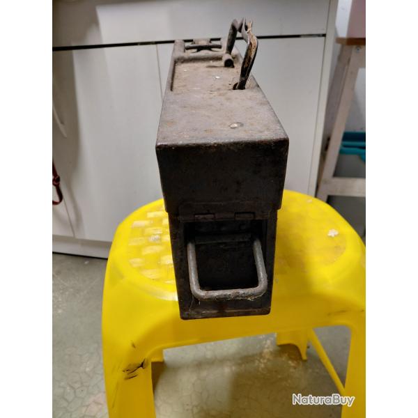 Ww2 bo�te munitions MG 42Bon �tat pas de perforation bo�te vide