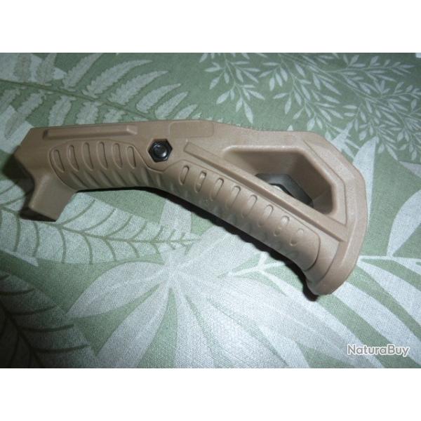 Poign�e avant inclin�e