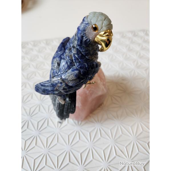 Sculpture d'oiseau en Amazonie, solidarit� et quartz rose