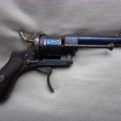 Revolver poudre noire belles gravures