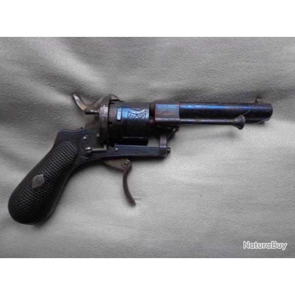 Revolver poudre noire belles gravures