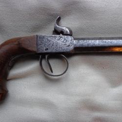 Beau pistolet belles gravures