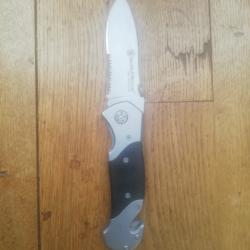 Couteau SMITH & WESSON FIRST RESPONSE