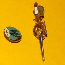 BROCHE DES EPOUSES DE L'ARMEE DE L'AIR DE L'ECOLE DE SALON DE PROVENCE , AVEC REDUCTION DE L'ECOLE