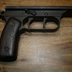 Poign&eacute;e de FM 24/29