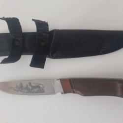 Couteau Droit Grav&eacute; Animaux Chevreuil + Etui Manche en Bois Camping