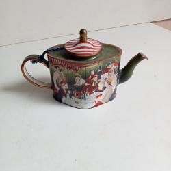 petit arrossoire emaill&eacute; en cuivre avec certificat hauteur 8 cm x 13 cm