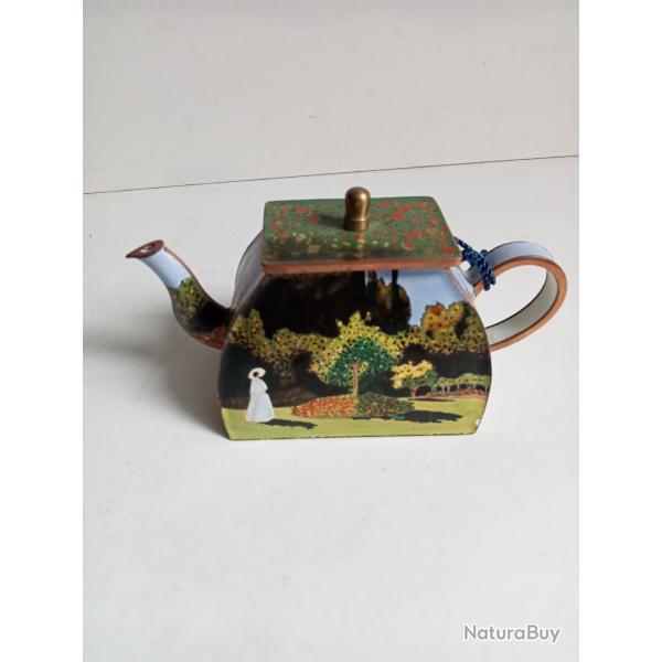 petit arrossoire emaill� en cuivre avec certificat hauteur 7,5 cm x 13 cm