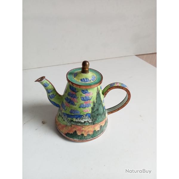 petit arrossoire emaill� en cuivre avec certificat hauteur 9 cm x 10 cm