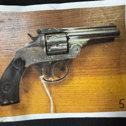 PI&Egrave;CES D&Eacute;TACH&Eacute;ES HARRINGTON RICHARDSON 1er mod&egrave;le cal. 22LR