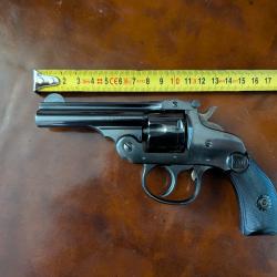 Vends magnifique revolver Harrington et Richardson cat&eacute;gorie D en 32 smith et wesson.
