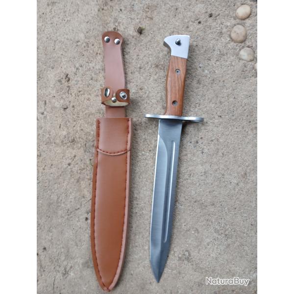 baionnette lame longueur 23 cm, �paisseur 4 mm.