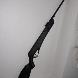 Carabine &agrave; air comprim&eacute; " Magtech" cal 4.5 (177)  avec boite de plombs.