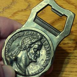 BEAU DECAPSULEUR STYLE ANCIEN + T&Ecirc;TES D'EMPEREURS ROMAINS DES 2 C&Ocirc;TES- POUR COLLECTION OBJETS DIVERS