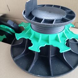 cartons de 15 plots r&eacute;glables de terrasse neufs pour lambourdes -80/140 mm