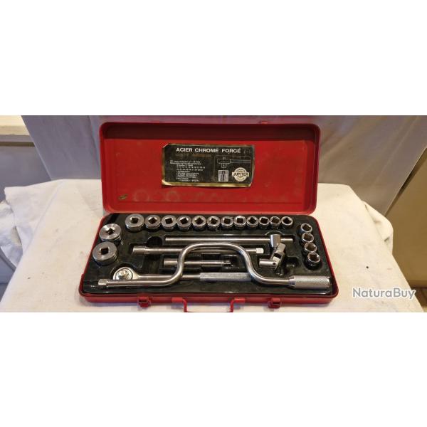Coffret Jupiter 24 pi�ces en acier chrom� forg� (18 douilles 12 pans 10 � 32mm avec accessoires)