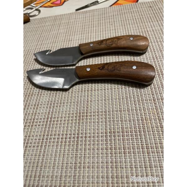 Lot de deux couteaux � depecer
