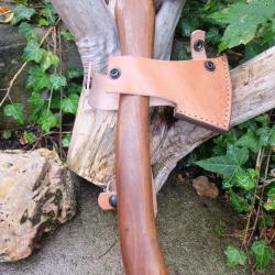 Hache Survie Bushcraft Lame Acier Carbone 1055 Manche Bois Etui Cuir Outlast Alaska