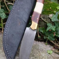 Bushcraft Couteau de Chasse Survie Lame Carbone 1055 Manche Bois/Os Etui Cuir Fabric Artisanale