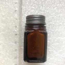 Petit flacon pour pastilles d'Halazone (C.87)