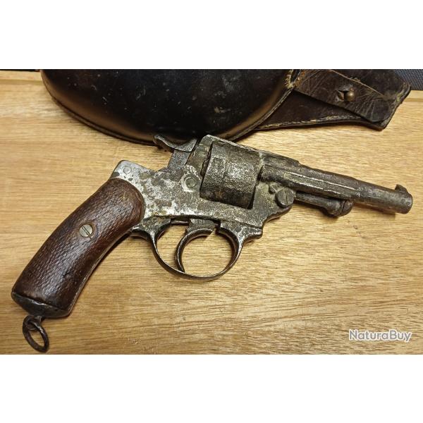 Revolver r�glementaire mod�le 1873 en mauvais �tat et son �tui jambon d'origine
