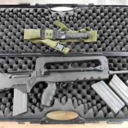 CARABINE MAS 222 TYPE FAMAS CAL 222 REM + 4 CHARGEUR + MALLETTE OCCASION PARFAIT ETAT