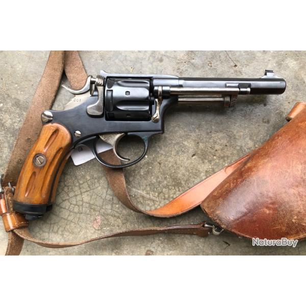 �TAT NEUF REVOLVER SUISSE 1882 AVEC �TUI COMPLET