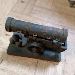 Figurine en fonte Kacnh 1978. Figurine ancienne &laquo; Canon &raquo; de l'URSS.