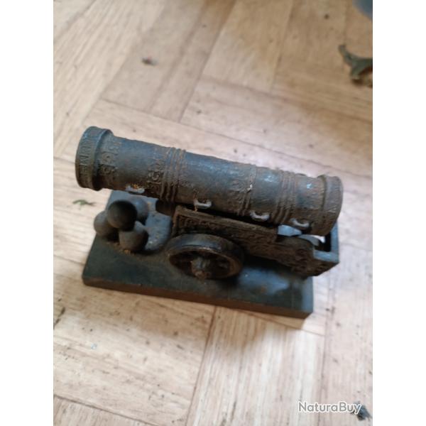 Figurine en fonte Kacnh 1978. Figurine ancienne � Canon � de l'URSS.