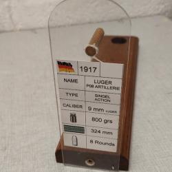 Support de pr&eacute;sentation en bois pour pistolet Luger P08 d'artillerie