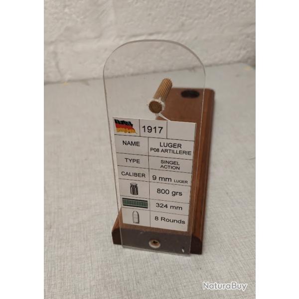 Support de pr�sentation en bois pour pistolet Luger P08 d'artillerie