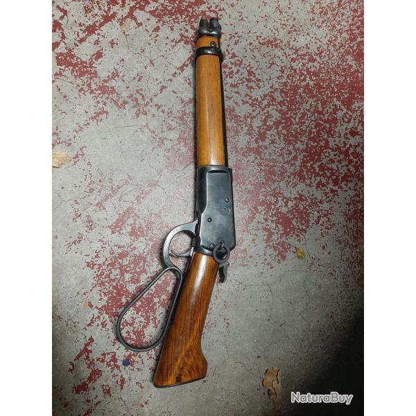 Repilque d�corative  carabine � canon sci� winchester reproduction de la "Mare's leg"