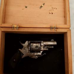 r&eacute;volver Puppy calibre 22 short sign&eacute; Nory &agrave; Paris