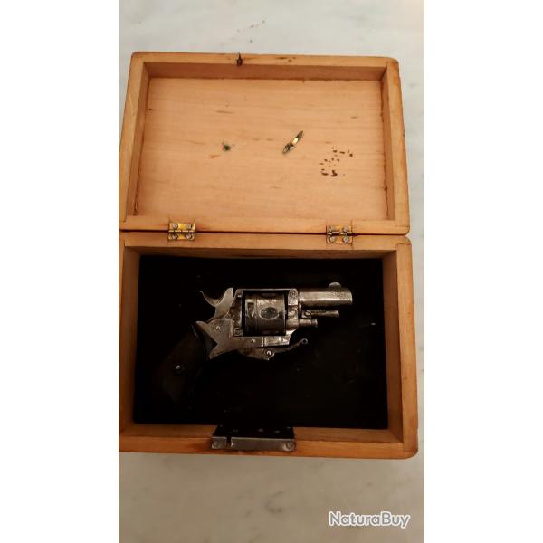 r�volver Puppy calibre 22 short sign� Nory � Paris