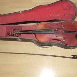 ancien violon 4/4  avec &eacute;tui