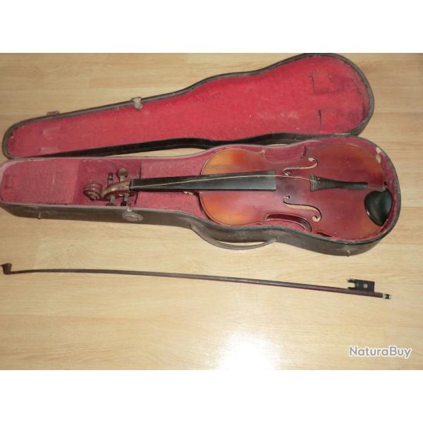 ancien violon 4/4  avec �tui