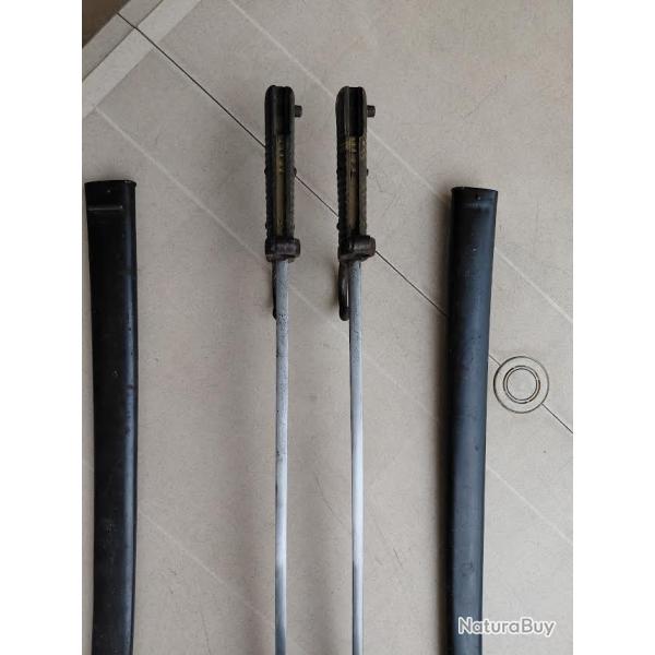 2  ba�onnettes Chassepot avec fourreaux :