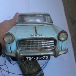 ancien jouet tole  peugeot 404  marque joustra filoguid&eacute;