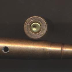 (5938) Une 7,62x39 Russe Fabrication CHINOISE marquage rare 944 73 &eacute;tui acier cuivr&eacute;