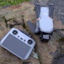 Drone DJI AIR3s avec T&eacute;l&eacute;commande &eacute;cran RC 2) - Drone avec double cam&eacute;ra grand angle et t&eacute;l&eacute; moyenne