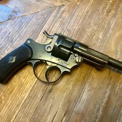 Revolver r&egrave;glementaire d�officier Mle 1874 de marine