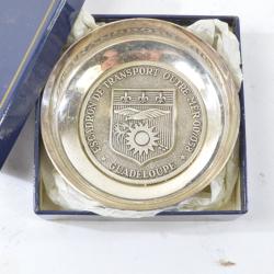 Coupelle insigne escadron de transport outre-mer 00/058 Guadeloupe. M&eacute;tal argent&eacute;