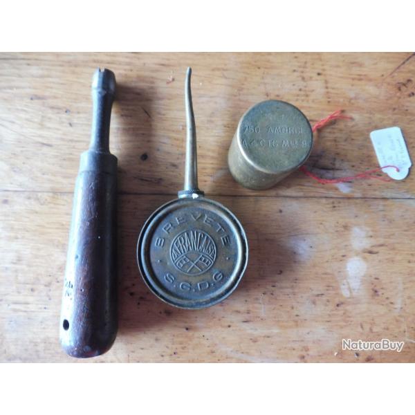 outils anciens pour mitrailleuse hotchkiss burette huile boite a amorces et l objet mistere ??