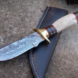 Couteau Damas Lame 256 Couches Lame Harpoon Manche Bois de Cerf Fab Artisanale Etui Simili Cuir