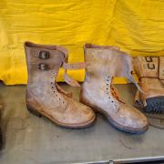 ANCIEN TIRE BOTTES CHASSE A COUR SOLDAT MILITARIA