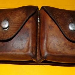 ARMEE SUISSE : ETUI EN CUIR A DEUX POCHETTES EN CUIR DE L'ARMEE SUISSE, DATE 1951  , FABRICANT DANS