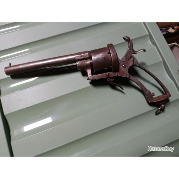 Grand revolver a broche incomplet