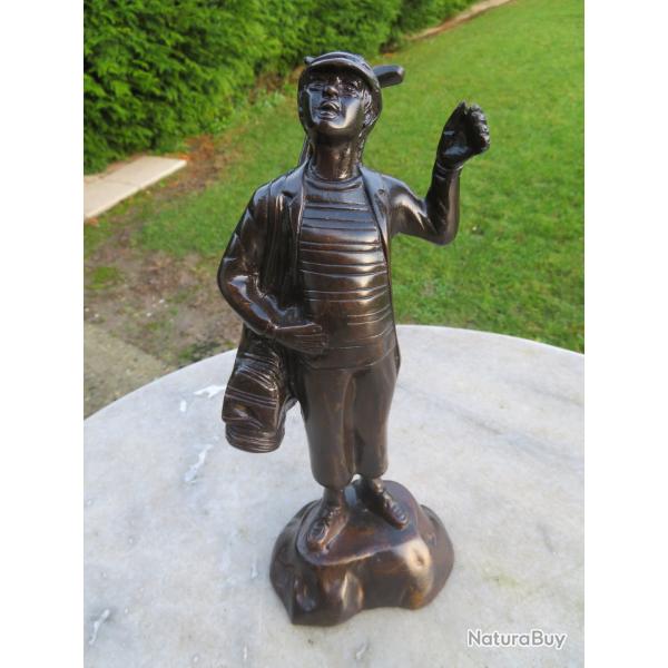 Grande sculpture en bronze patin� nuanc� repr�sentant un Golfeur/Caddie de Golf (XX�)